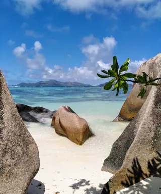 Fotogene Granitfelsen und Traumstrand